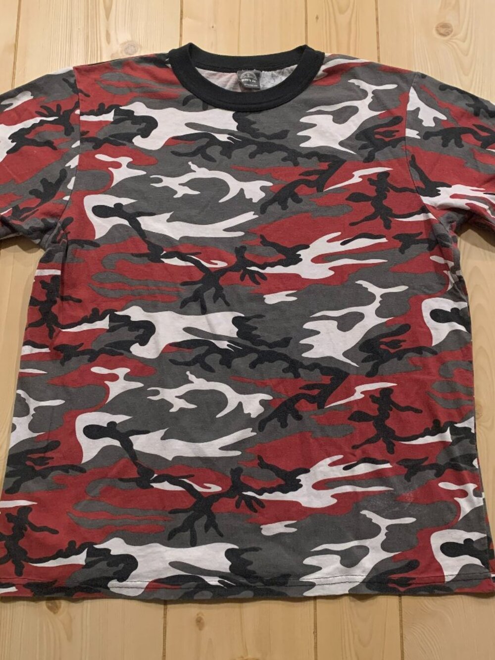 Vintage 90s All Weather Red Camo Camouflage Hunting Streetwear T-Shirt Size 2XL